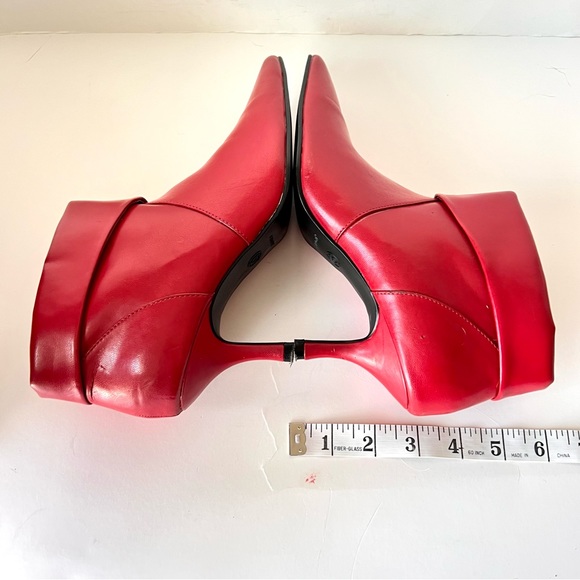 Vintage FIONI Faux Leather Fold Over Pointed Toe Booties—SZ. 6 - Picture 13 of 15